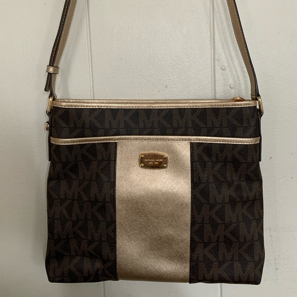 Purse - Picture 1 of 1